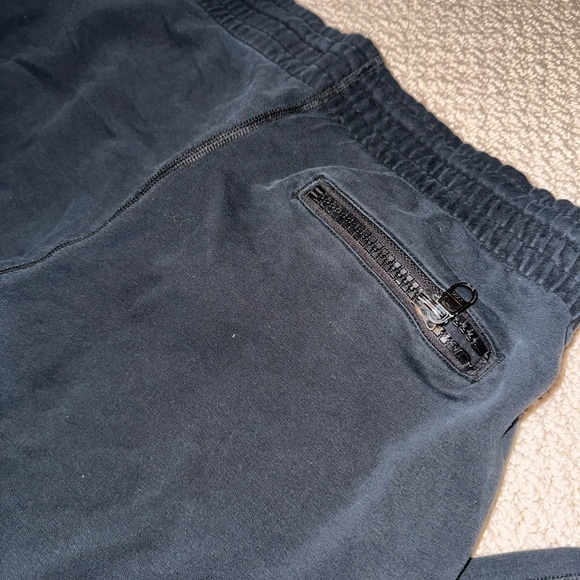 Lululemon sweatpants size 6 low rise - Picture 4 of 5